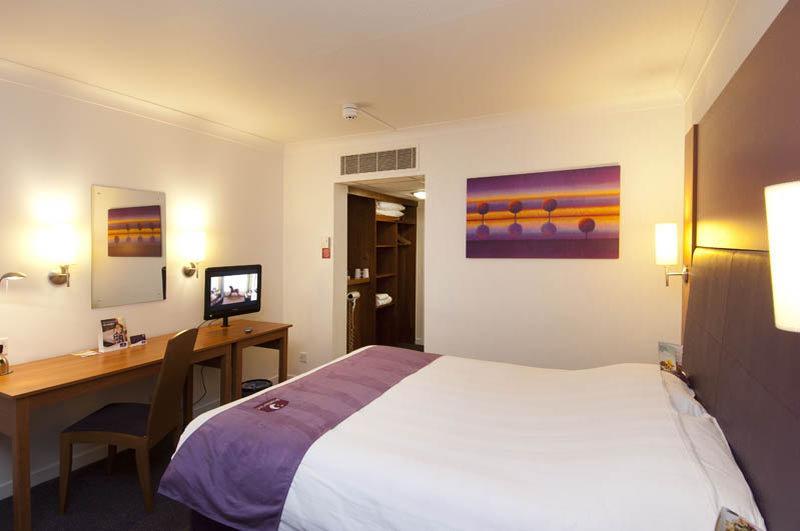 Premier Inn Portsmouth North Harbour Buitenkant foto