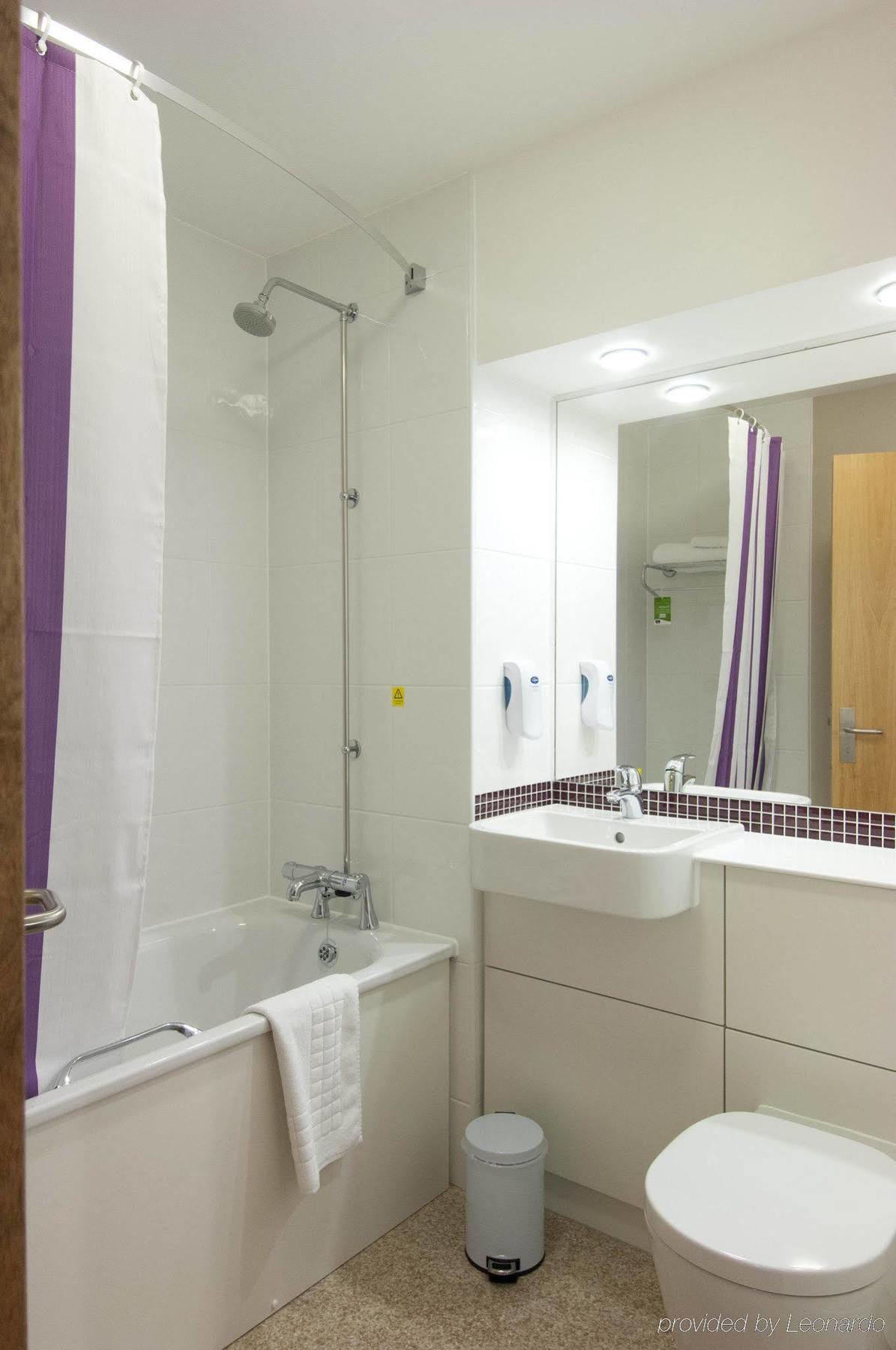Premier Inn Portsmouth North Harbour Buitenkant foto